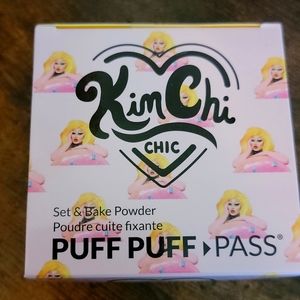 Kim Chi chic setting powder